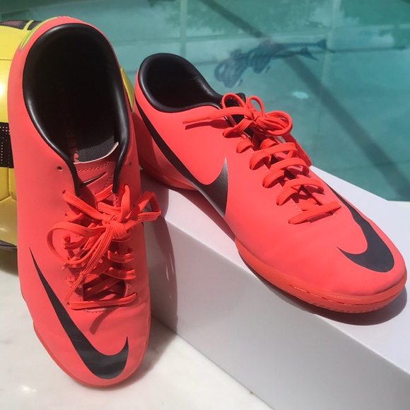 Nike Mercurial Victory Indoor Soccer Shoes - Picture 3 of 8